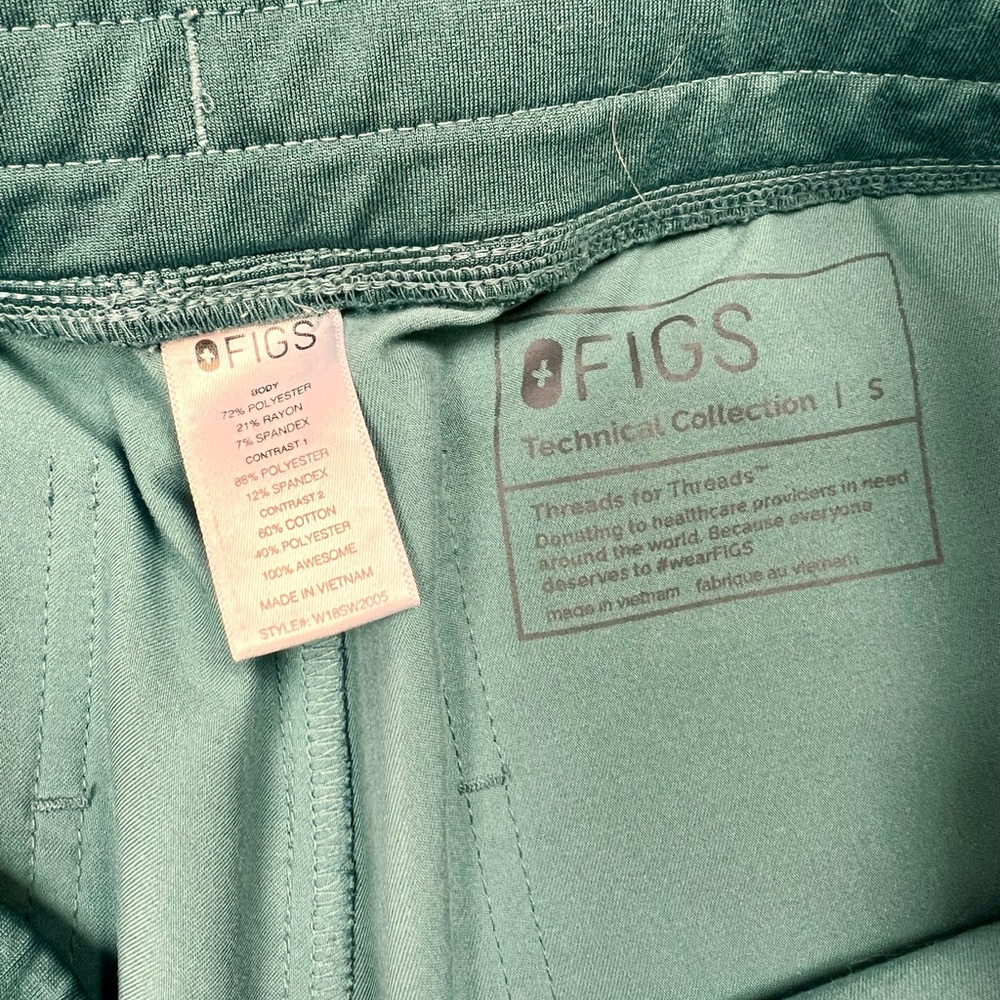 Figs Green Scrub Set with Pink Drawstring - Picture 7 of 12